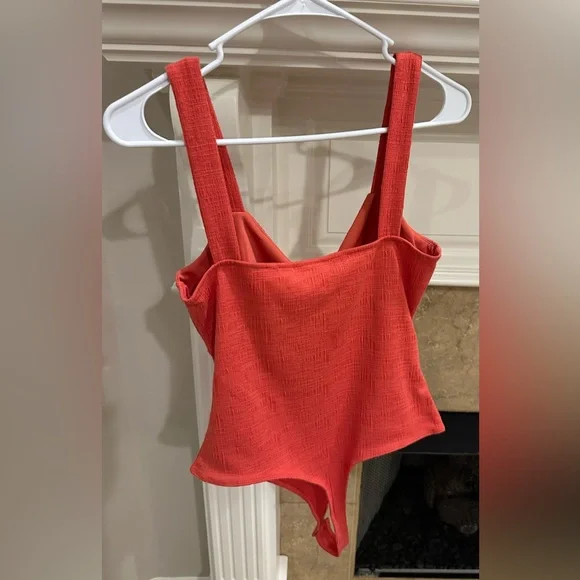 Three medium tops — 2 cropped (Zara & Banana Republic) & 1 bodysuit (Dillards) - Picture 4 of 15